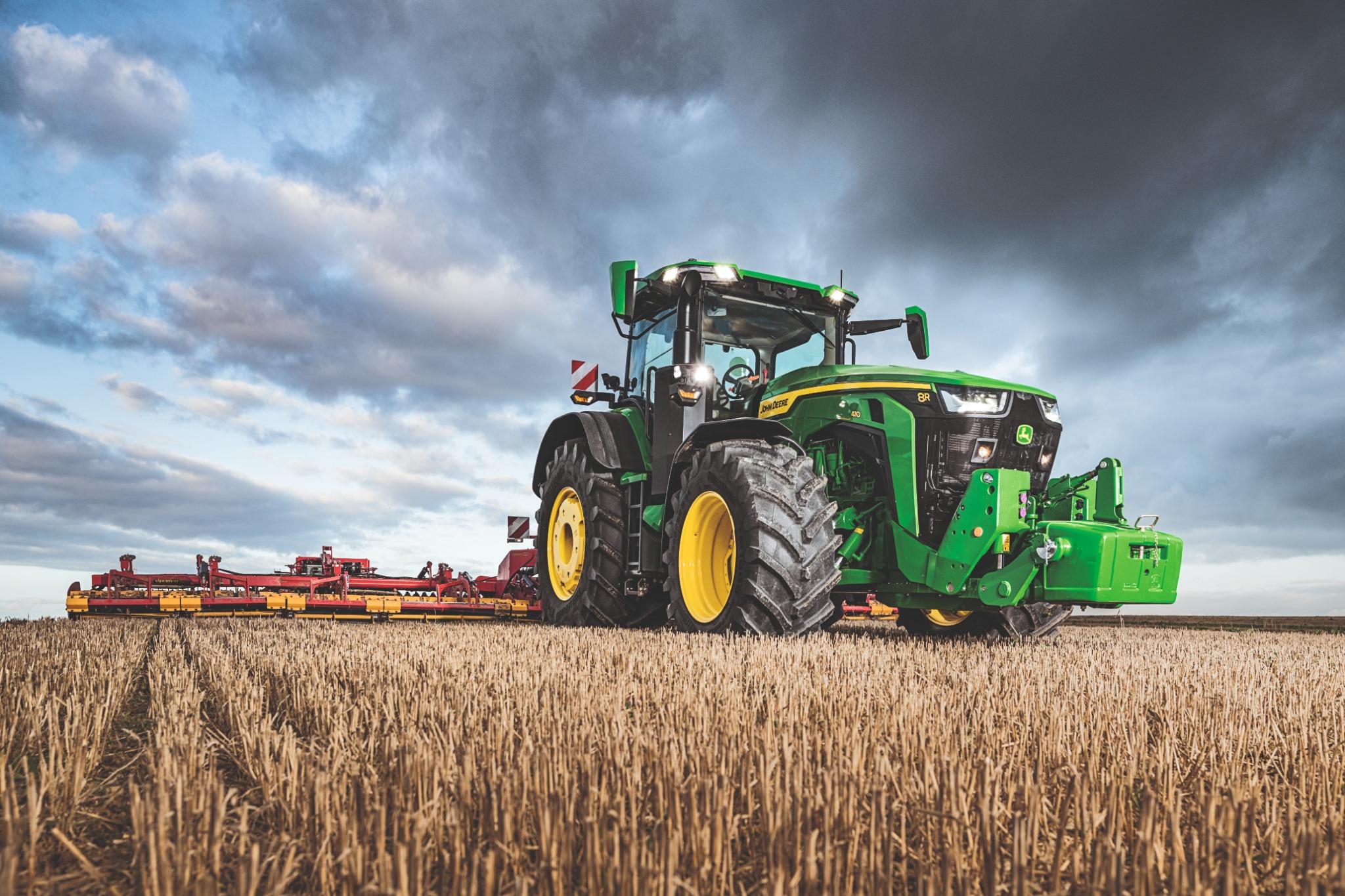 TRATORES SÉRIE 8R OPERAÇÃO E AJUSTES